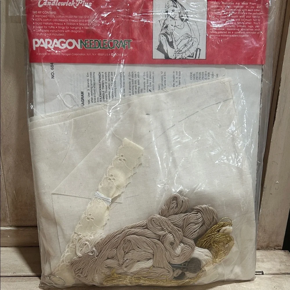 PARAGON -Vintage Candlewick Plus Wreath Kit - Cream